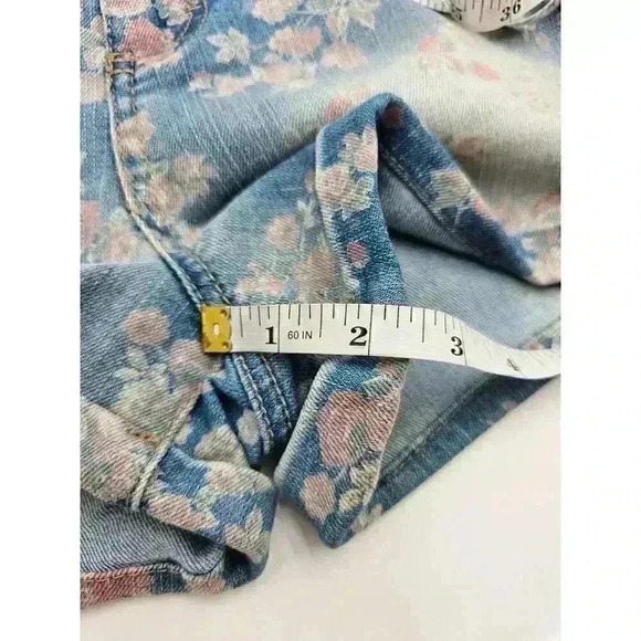 Tinseltown Women's Size 8 High Waist Floral Denim Short NWT - Picture 5 of 6